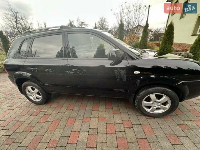 Черный Хендай Туксон, объемом двигателя 2 л и пробегом 218 тыс. км за 7600 $, фото 4 на Automoto.ua