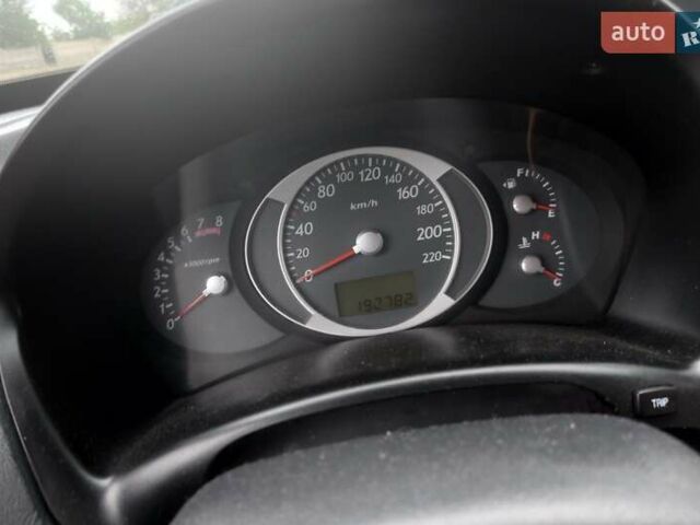 Черный Хендай Туксон, объемом двигателя 1.98 л и пробегом 193 тыс. км за 8000 $, фото 4 на Automoto.ua