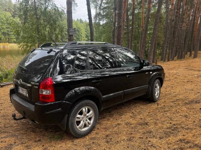 Черный Хендай Туксон, объемом двигателя 2 л и пробегом 240 тыс. км за 8800 $, фото 3 на Automoto.ua