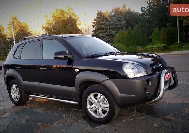 Черный Хендай Туксон, объемом двигателя 2 л и пробегом 230 тыс. км за 8600 $, фото 116 на Automoto.ua