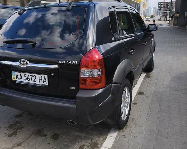 Черный Хендай Туксон, объемом двигателя 2 л и пробегом 158 тыс. км за 7500 $, фото 6 на Automoto.ua