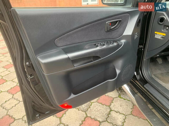 Черный Хендай Туксон, объемом двигателя 2 л и пробегом 219 тыс. км за 8600 $, фото 11 на Automoto.ua