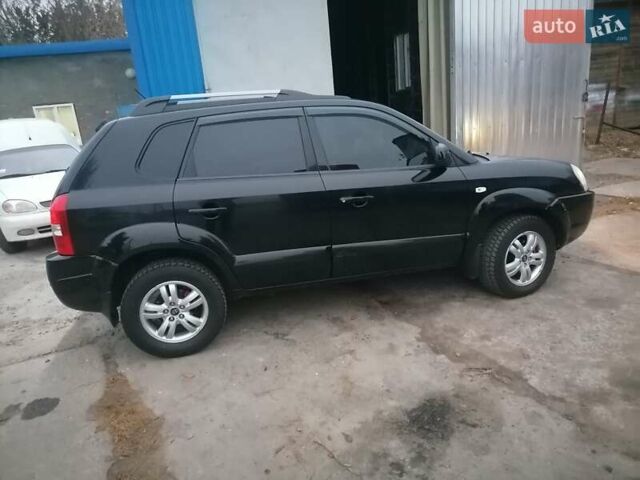 Черный Хендай Туксон, объемом двигателя 1.98 л и пробегом 238 тыс. км за 8400 $, фото 4 на Automoto.ua