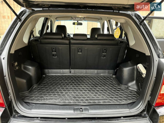 Черный Хендай Туксон, объемом двигателя 1.98 л и пробегом 99 тыс. км за 8999 $, фото 13 на Automoto.ua