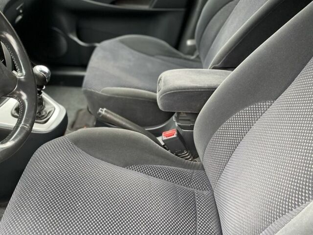 Черный Хендай Туксон, объемом двигателя 2 л и пробегом 330 тыс. км за 4350 $, фото 13 на Automoto.ua