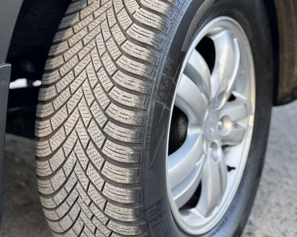 Черный Хендай Туксон, объемом двигателя 2 л и пробегом 239 тыс. км за 7850 $, фото 49 на Automoto.ua