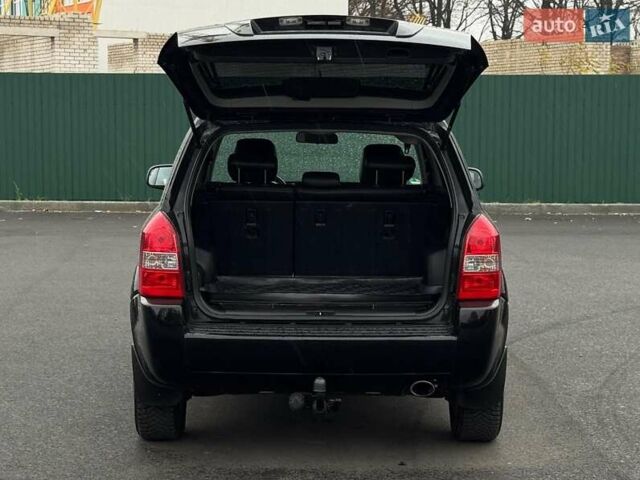 Черный Хендай Туксон, объемом двигателя 1.98 л и пробегом 260 тыс. км за 6900 $, фото 18 на Automoto.ua
