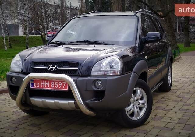 Чорний Хендай Туксон, об'ємом двигуна 2 л та пробігом 229 тис. км за 8600 $, фото 3 на Automoto.ua