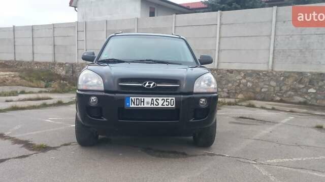 Черный Хендай Туксон, объемом двигателя 1.98 л и пробегом 155 тыс. км за 7999 $, фото 1 на Automoto.ua