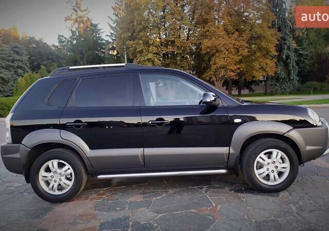 Черный Хендай Туксон, объемом двигателя 2 л и пробегом 230 тыс. км за 8600 $, фото 112 на Automoto.ua