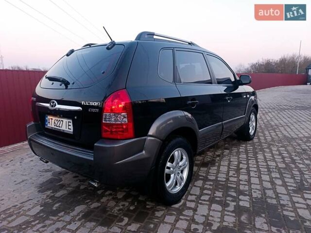 Черный Хендай Туксон, объемом двигателя 2 л и пробегом 280 тыс. км за 9500 $, фото 5 на Automoto.ua