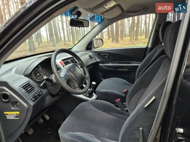 Черный Хендай Туксон, объемом двигателя 2 л и пробегом 198 тыс. км за 7800 $, фото 8 на Automoto.ua
