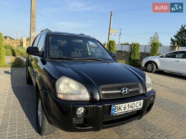 Черный Хендай Туксон, объемом двигателя 2 л и пробегом 270 тыс. км за 8200 $, фото 4 на Automoto.ua