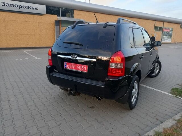 Черный Хендай Туксон, объемом двигателя 2 л и пробегом 192 тыс. км за 7950 $, фото 4 на Automoto.ua