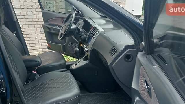 Чорний Хендай Туксон, об'ємом двигуна 2 л та пробігом 308 тис. км за 7555 $, фото 6 на Automoto.ua