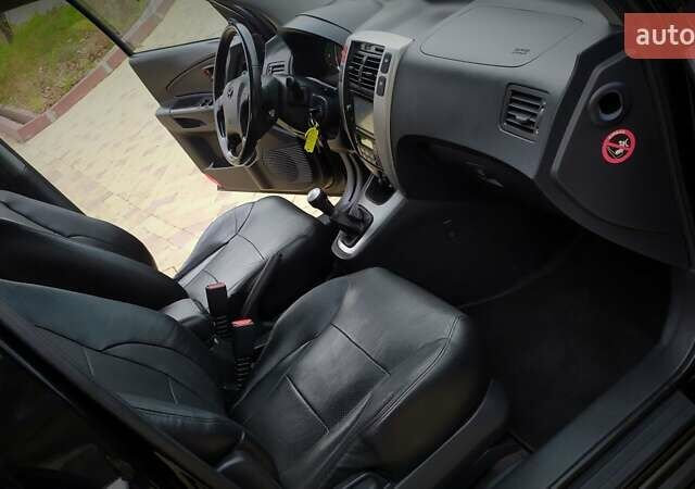 Чорний Хендай Туксон, об'ємом двигуна 2 л та пробігом 229 тис. км за 8600 $, фото 111 на Automoto.ua