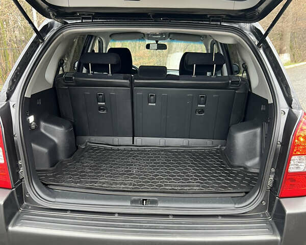 Чорний Хендай Туксон, об'ємом двигуна 1.98 л та пробігом 155 тис. км за 8750 $, фото 24 на Automoto.ua