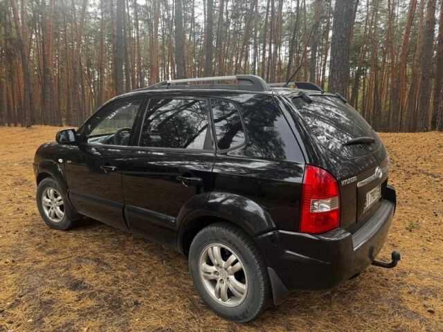 Черный Хендай Туксон, объемом двигателя 2 л и пробегом 240 тыс. км за 8800 $, фото 1 на Automoto.ua