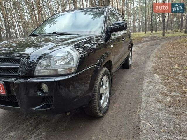 Черный Хендай Туксон, объемом двигателя 2 л и пробегом 198 тыс. км за 7800 $, фото 6 на Automoto.ua