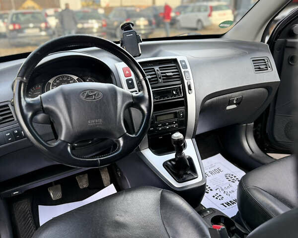 Черный Хендай Туксон, объемом двигателя 1.98 л и пробегом 230 тыс. км за 7750 $, фото 9 на Automoto.ua