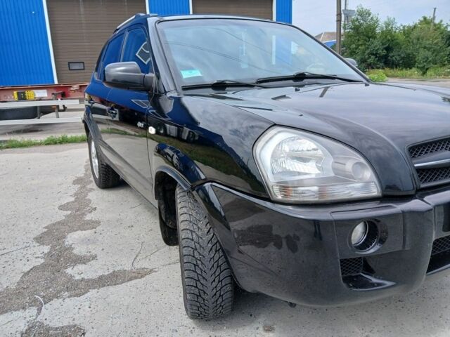 Чорний Хендай Туксон, об'ємом двигуна 2 л та пробігом 235 тис. км за 8000 $, фото 4 на Automoto.ua