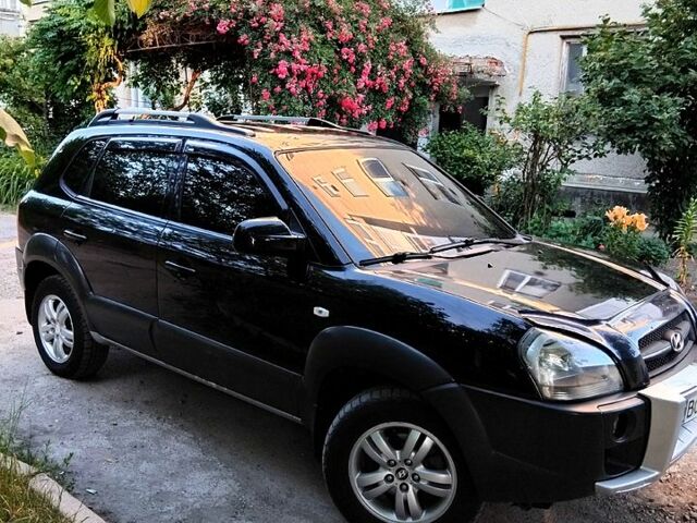 Черный Хендай Туксон, объемом двигателя 2 л и пробегом 270 тыс. км за 7400 $, фото 2 на Automoto.ua