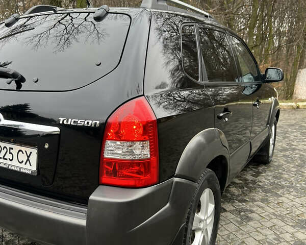 Чорний Хендай Туксон, об'ємом двигуна 1.98 л та пробігом 155 тис. км за 8750 $, фото 4 на Automoto.ua