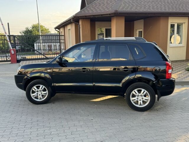 Черный Хендай Туксон, объемом двигателя 2 л и пробегом 180 тыс. км за 7800 $, фото 3 на Automoto.ua