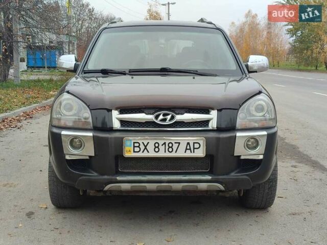 Черный Хендай Туксон, объемом двигателя 2 л и пробегом 270 тыс. км за 6800 $, фото 11 на Automoto.ua