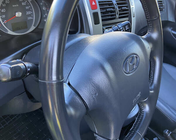 Черный Хендай Туксон, объемом двигателя 1.98 л и пробегом 197 тыс. км за 8000 $, фото 39 на Automoto.ua