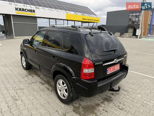 Черный Хендай Туксон, объемом двигателя 2 л и пробегом 182 тыс. км за 6999 $, фото 3 на Automoto.ua