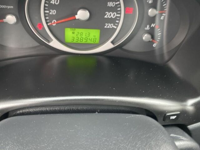 Черный Хендай Туксон, объемом двигателя 2 л и пробегом 330 тыс. км за 4350 $, фото 12 на Automoto.ua