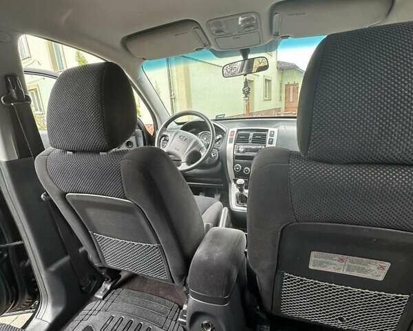 Черный Хендай Туксон, объемом двигателя 2 л и пробегом 218 тыс. км за 7600 $, фото 24 на Automoto.ua