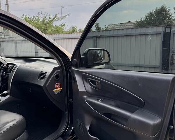 Чорний Хендай Туксон, об'ємом двигуна 1.98 л та пробігом 178 тис. км за 8500 $, фото 15 на Automoto.ua