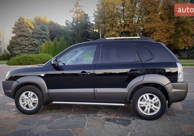 Черный Хендай Туксон, объемом двигателя 2 л и пробегом 230 тыс. км за 8600 $, фото 101 на Automoto.ua