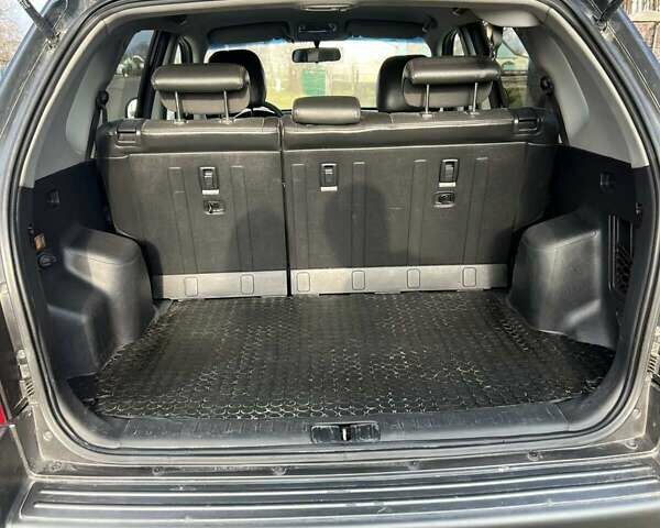 Черный Хендай Туксон, объемом двигателя 1.99 л и пробегом 302 тыс. км за 6900 $, фото 4 на Automoto.ua