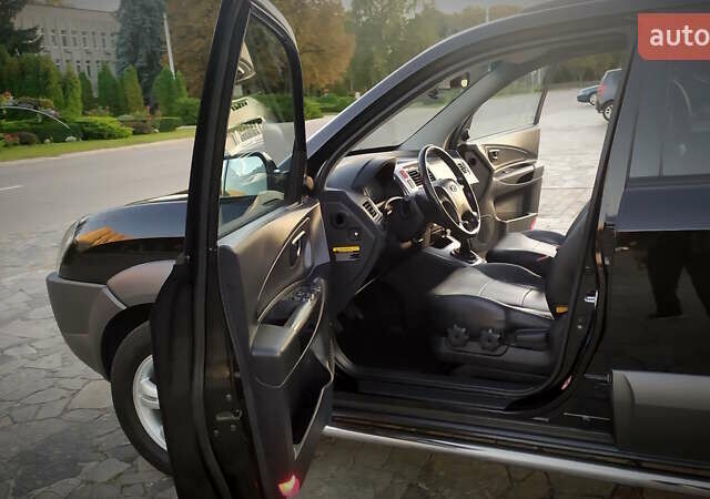 Черный Хендай Туксон, объемом двигателя 2 л и пробегом 230 тыс. км за 8600 $, фото 134 на Automoto.ua