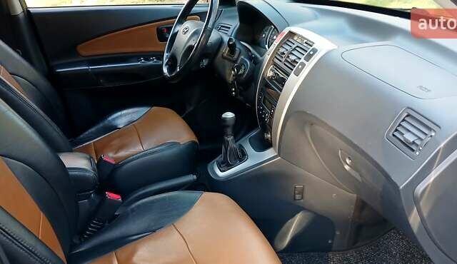 Хендай Туксон 2007 в Сумах на Automoto.ua Черный Хендай Туксон, объемом двигателя 1.98 л и пробегом 236 тыс. км за 7600 $, фото 11 на Automoto.ua