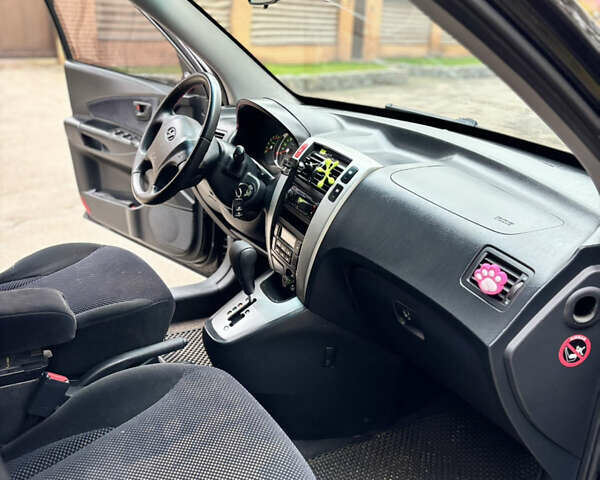 Черный Хендай Туксон, объемом двигателя 1.99 л и пробегом 266 тыс. км за 7500 $, фото 26 на Automoto.ua