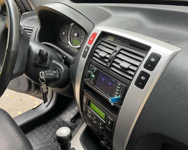 Черный Хендай Туксон, объемом двигателя 1.98 л и пробегом 99 тыс. км за 8999 $, фото 17 на Automoto.ua