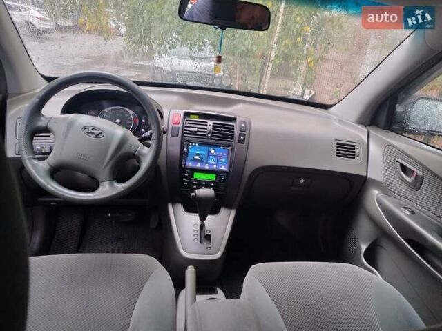 Черный Хендай Туксон, объемом двигателя 1.98 л и пробегом 234 тыс. км за 7800 $, фото 2 на Automoto.ua