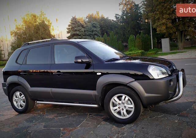 Черный Хендай Туксон, объемом двигателя 2 л и пробегом 230 тыс. км за 8600 $, фото 115 на Automoto.ua