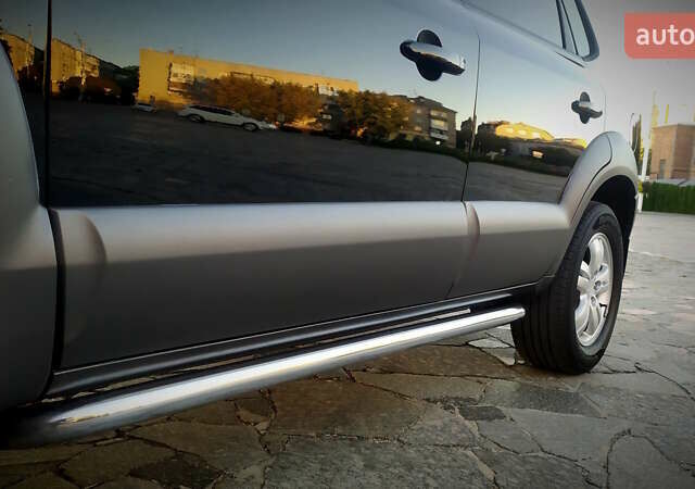 Черный Хендай Туксон, объемом двигателя 2 л и пробегом 230 тыс. км за 8600 $, фото 83 на Automoto.ua