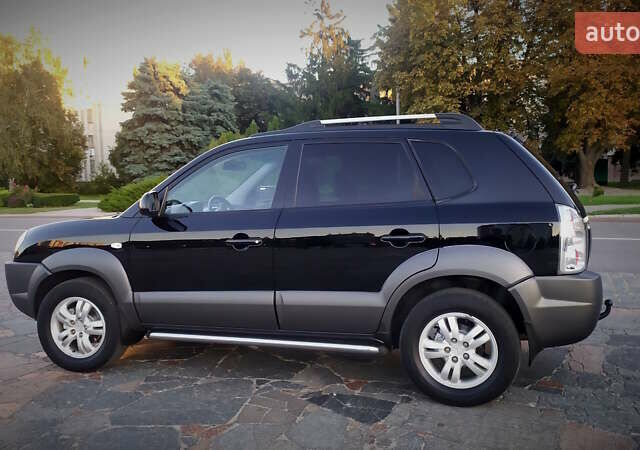 Черный Хендай Туксон, объемом двигателя 2 л и пробегом 230 тыс. км за 8600 $, фото 102 на Automoto.ua