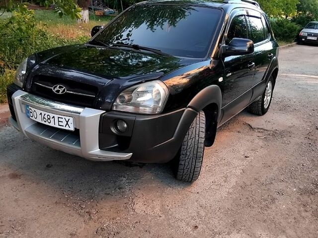 Черный Хендай Туксон, объемом двигателя 2 л и пробегом 270 тыс. км за 7400 $, фото 1 на Automoto.ua