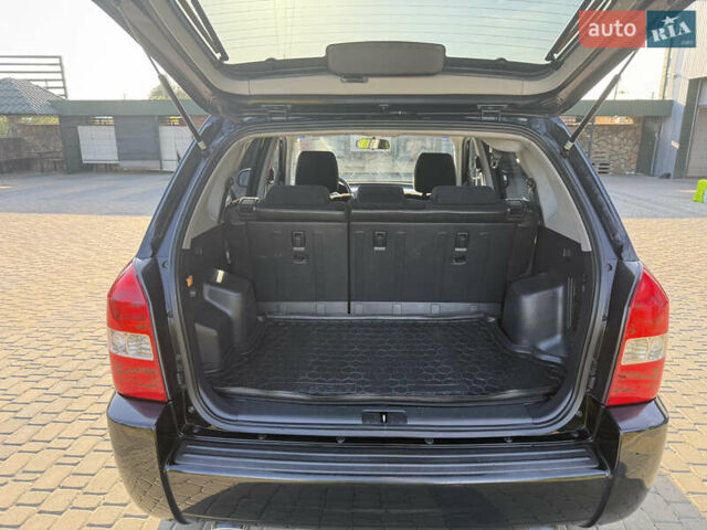 Черный Хендай Туксон, объемом двигателя 2 л и пробегом 270 тыс. км за 8200 $, фото 1 на Automoto.ua