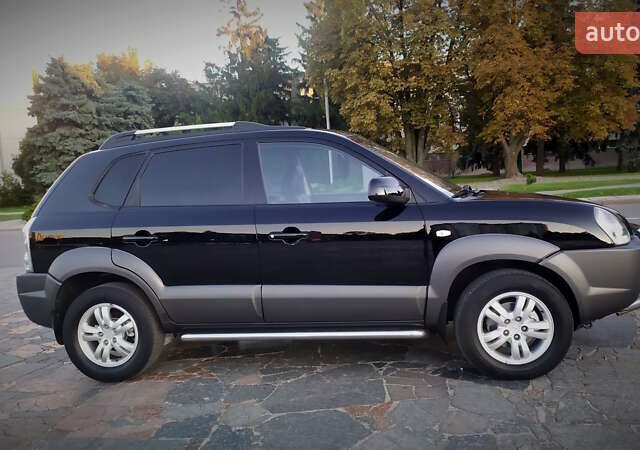 Черный Хендай Туксон, объемом двигателя 2 л и пробегом 230 тыс. км за 8600 $, фото 113 на Automoto.ua