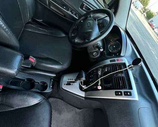 Черный Хендай Туксон, объемом двигателя 2 л и пробегом 345 тыс. км за 7999 $, фото 26 на Automoto.ua