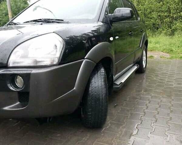 Черный Хендай Туксон, объемом двигателя 1.98 л и пробегом 193 тыс. км за 8000 $, фото 2 на Automoto.ua