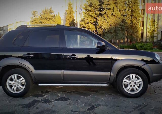 Черный Хендай Туксон, объемом двигателя 2 л и пробегом 230 тыс. км за 8600 $, фото 35 на Automoto.ua